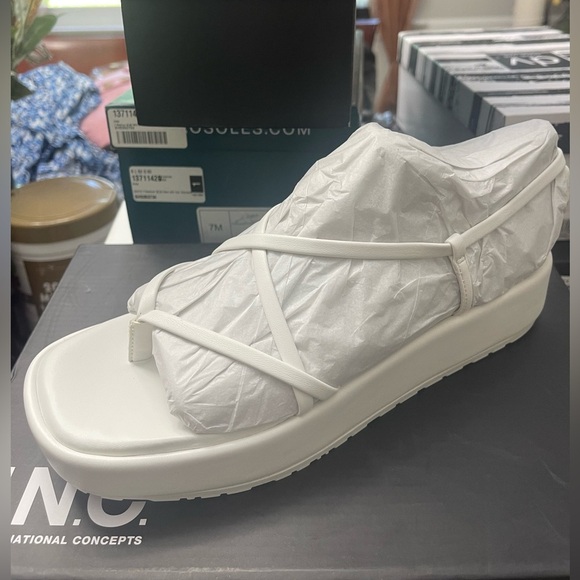 New NIB white flat form ankle tie sandals sz 8m rexile $79 INC - Picture 3 of 4